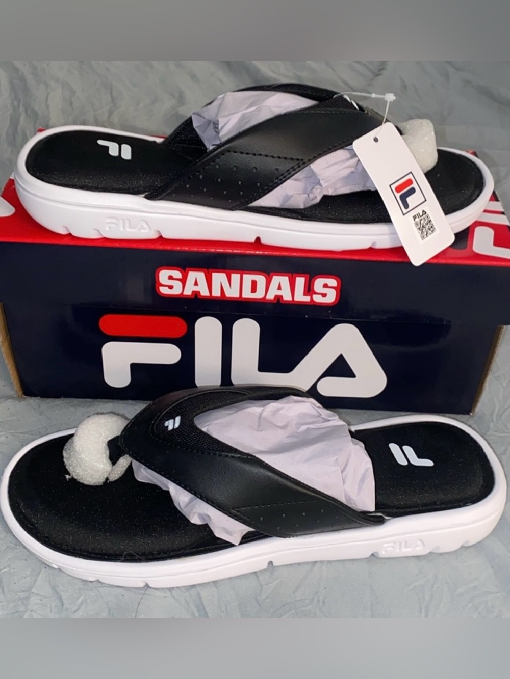 Fila Women’s Black and White Sandals size 6